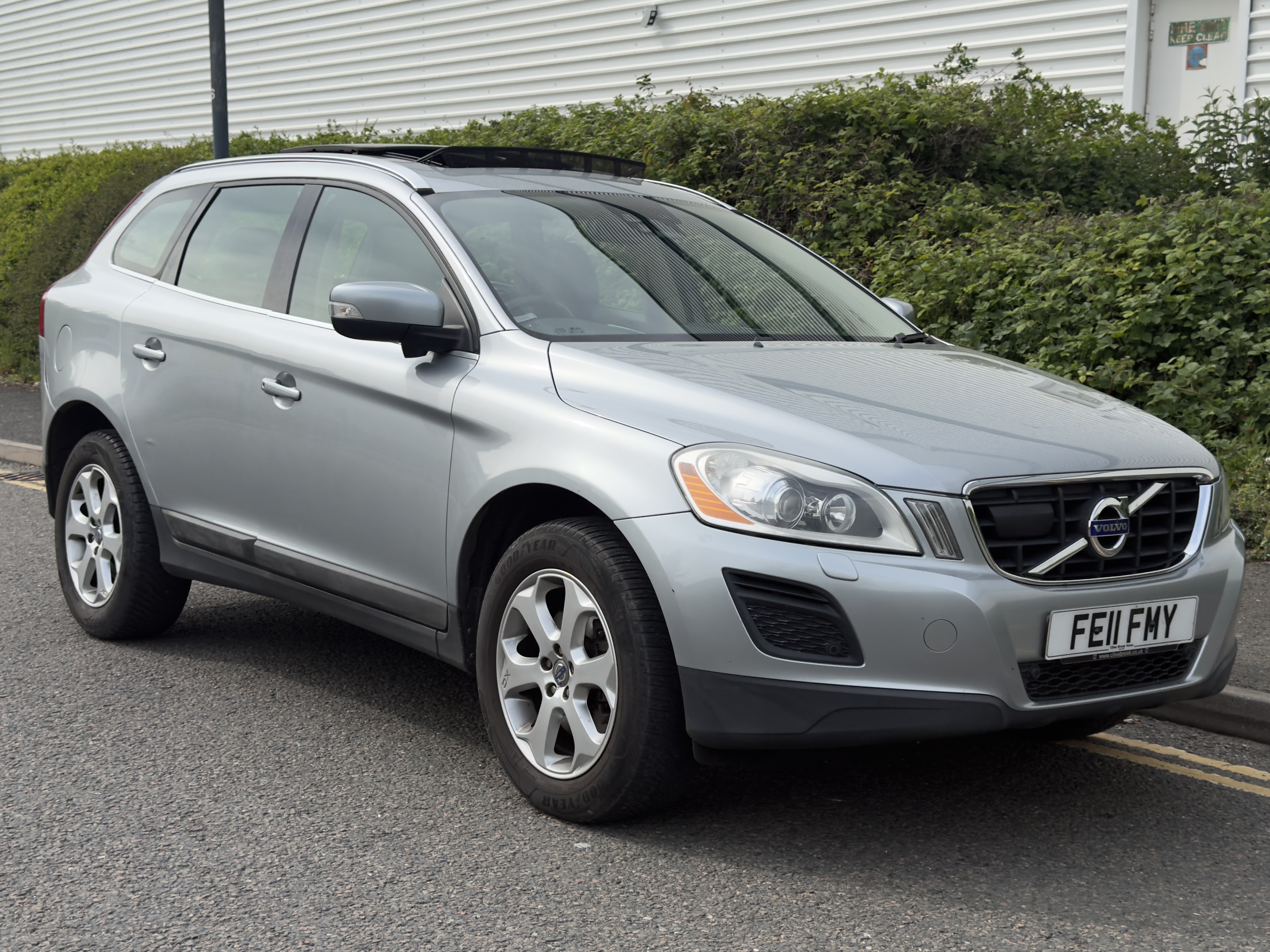Volvo XC60 SE Lux (2011) 2.0 D3 DRIVe SE Lux SUV 5dr Diesel Manual Euro 5 (2011)
